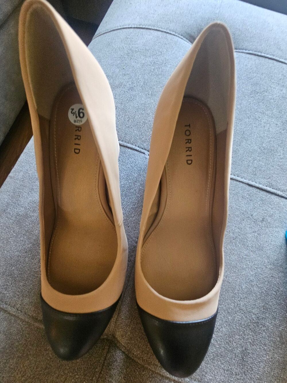 Torrid Two-Tone Cap Toe Block Heel Pumps Size 9.5W Nude Black